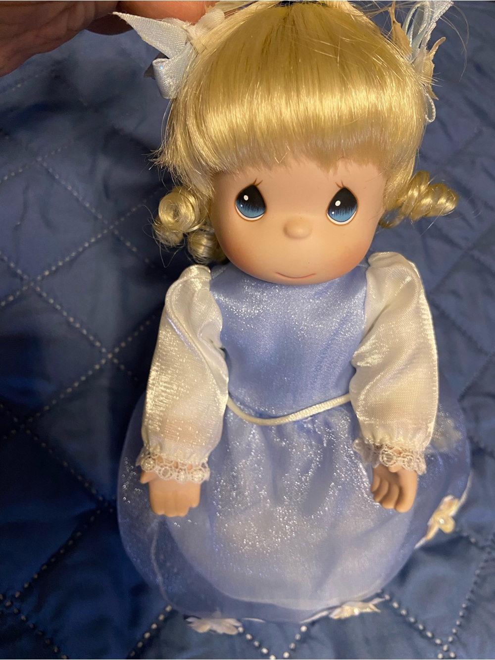 PRECIOUS MOMENTS Porcelain FLOWER GIRL in Blue Dress *VINTAGE 8in. Tall w/ Stand